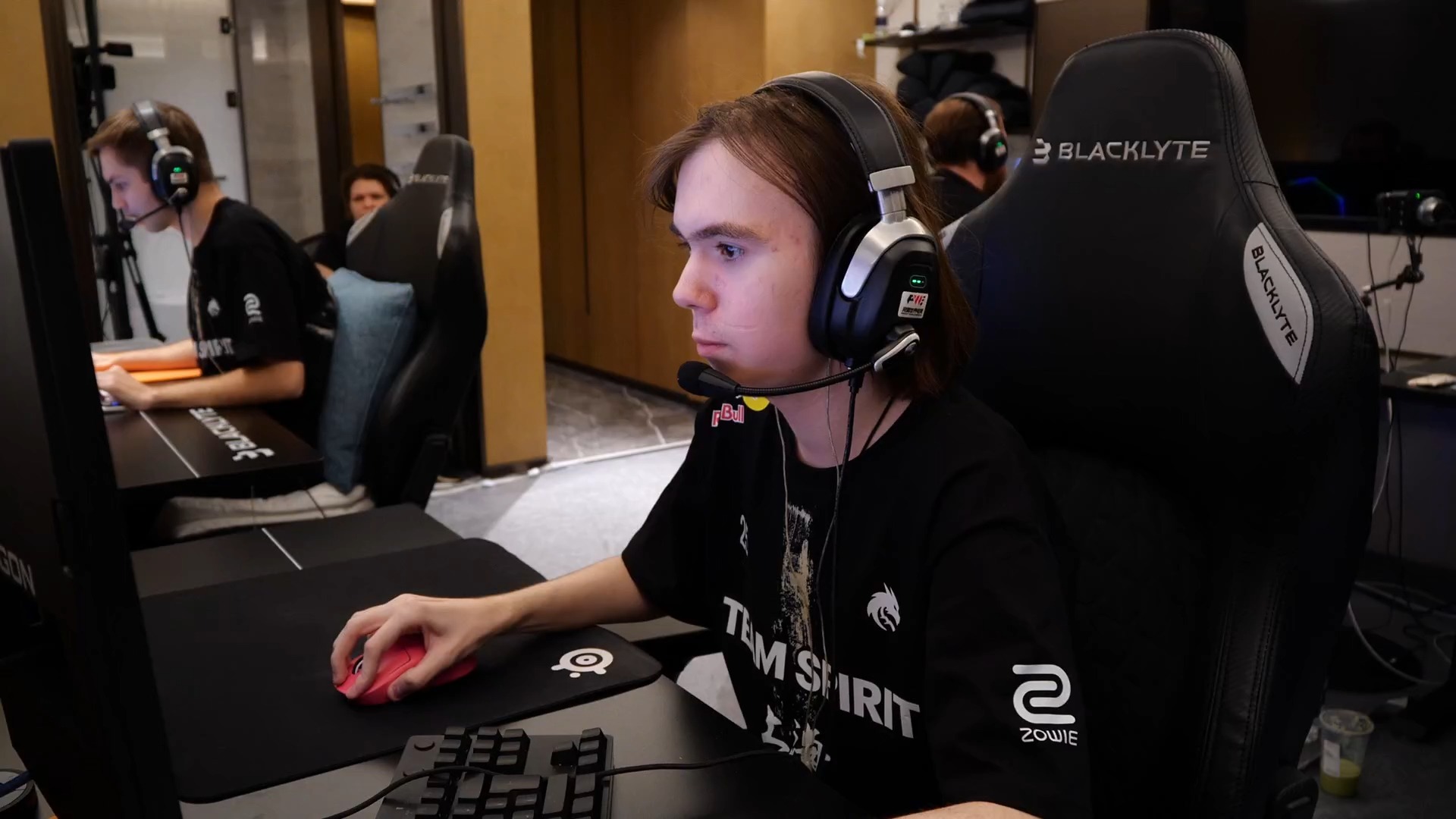 防线的漏洞 防线的漏洞