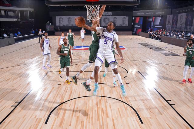 不少球迷看 不少球迷看